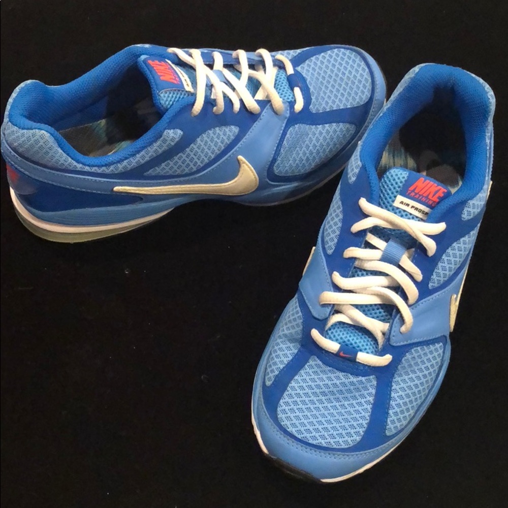 Nike // tennis shoes